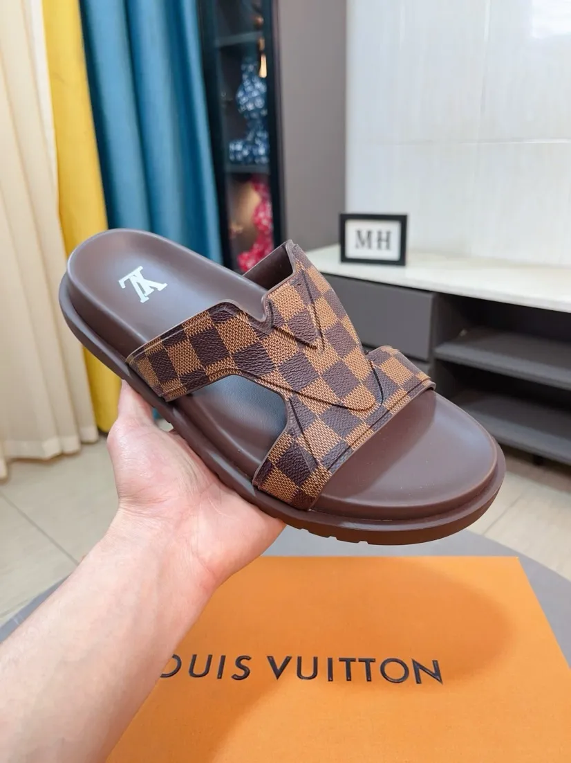 Men's shoes 💰360🌹🌹 (lv-Louis Vuitton) new men's sandals, high-end boutique, exquisite embossed logo decoration on the upper, fine workmanship, super soft soles, casual, loose and comfortable, a must-have in summer! \nsize：38-44